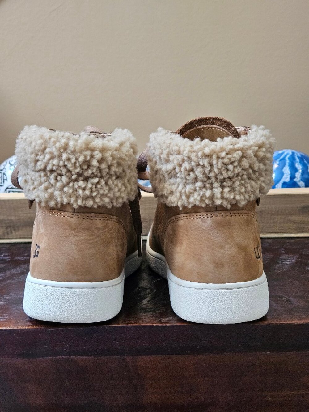 UGG Women's Olive Shearling-Lined Nubuck Leather Sneaker Boot, Tan, Sz 10 - Picture 5 of 16